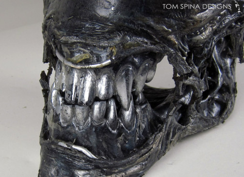 Aliens vs. Predator costume head prop